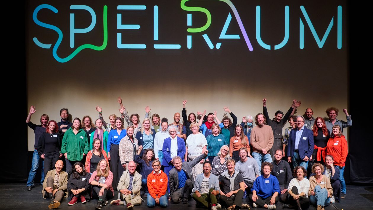 26-28_SPIELRAUM HAT ZUKUNFT // 1. Projektaufruf startet…